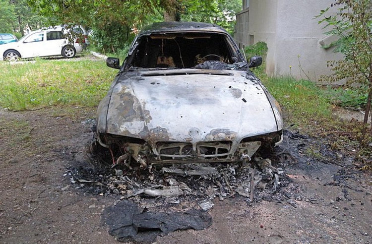 Запаленият автомобил е собственост на 35-годишен мъж, снимка - ОДП-Хасково