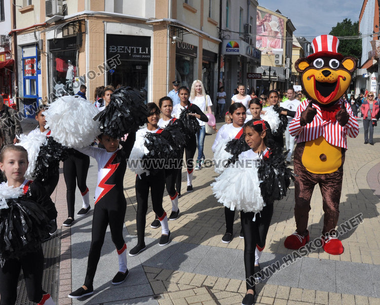  “Вълшебен свят“ превръща Хасково в тридневна танцувална сцена (на живо)