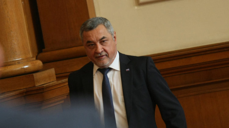 От ДПС призоваха Валери Симеонов да си подаде оставката