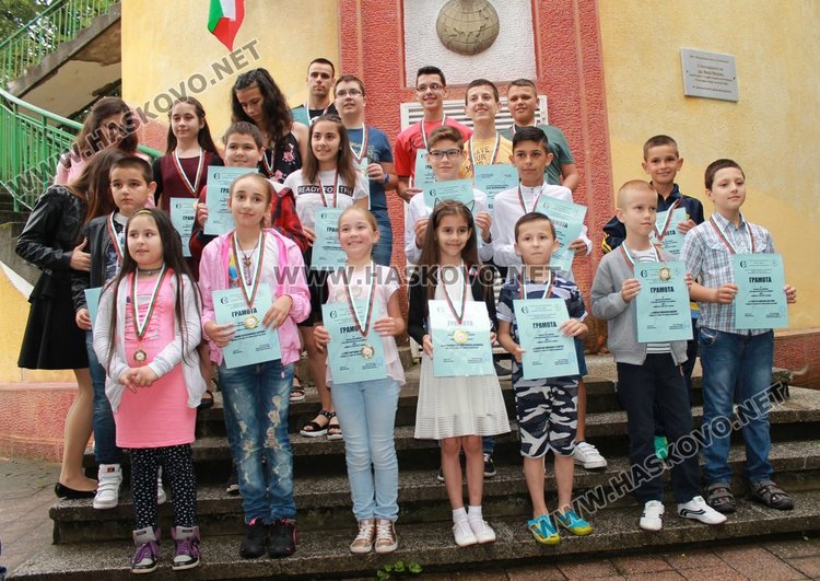 Отличиха 27 димитровградски математици и техните преподаватели 