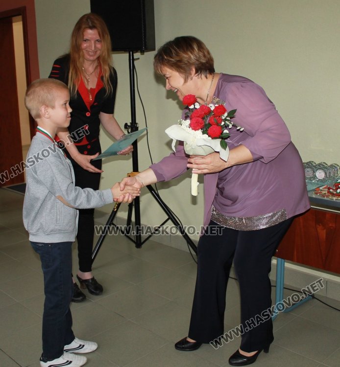 Отличиха 27 димитровградски математици и техните преподаватели 