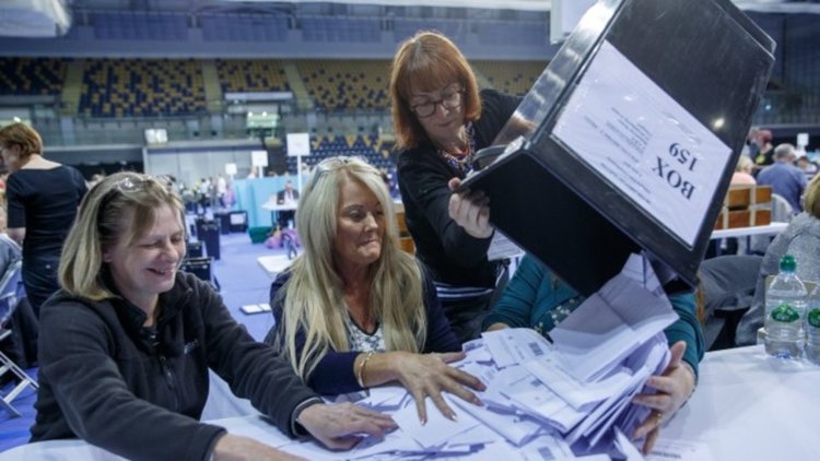 Консерваторите са първа сила, но губят мнозинството си