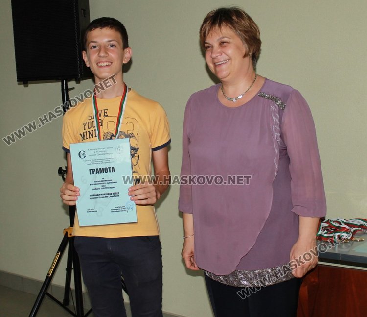 Отличиха 27 димитровградски математици и техните преподаватели 