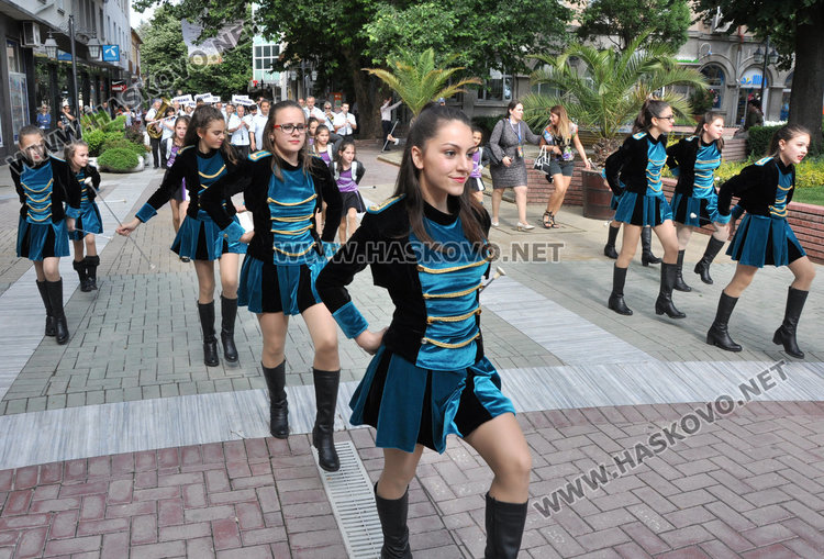  “Вълшебен свят“ превръща Хасково в тридневна танцувална сцена (на живо)