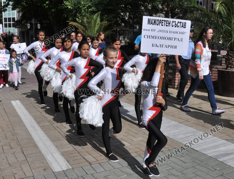  “Вълшебен свят“ превръща Хасково в тридневна танцувална сцена (на живо)
