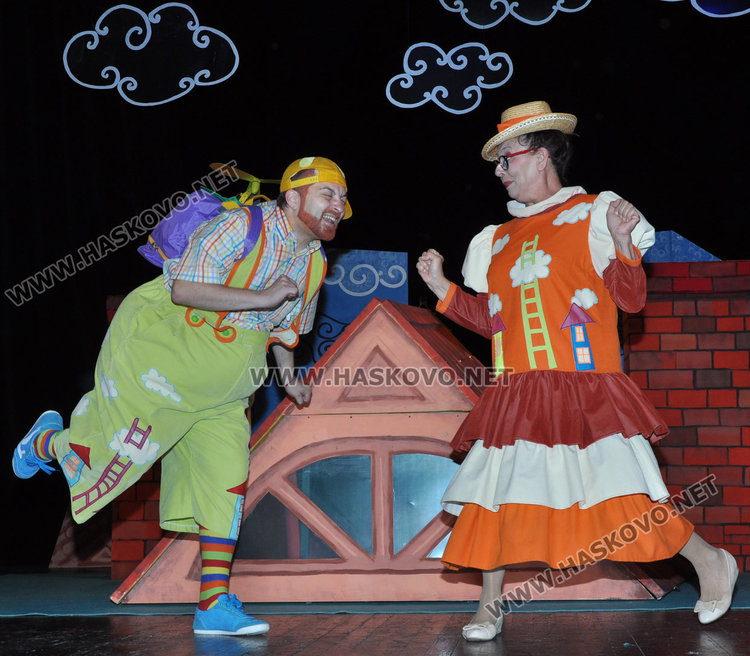 Карлсон от покрива открива театралните празници в Хасково