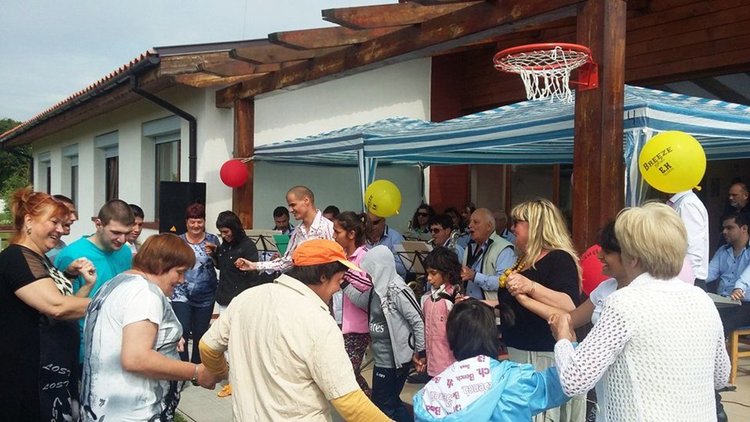 Забавляваха деца и младежи с увреждания в деня на приятелството