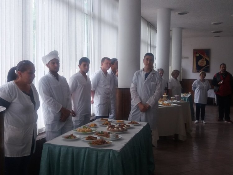 Кулинарни шедьоври за Деня на отворените врати в Професионалната гимназия по туризъм и строителство