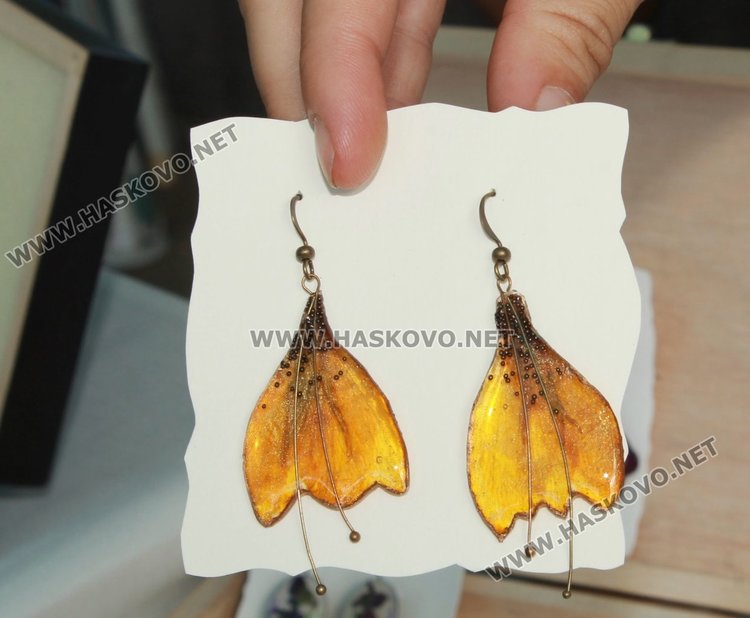 Димитровградчанка изработва уникални бижута от природни материали 