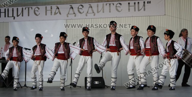 "С танците на дедите ни" започна в Димитровград
