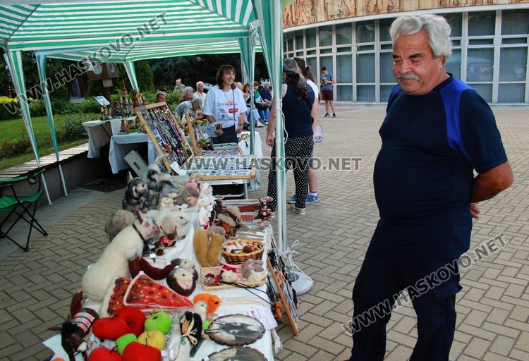 Димитровградчанка изработва уникални бижута от природни материали 