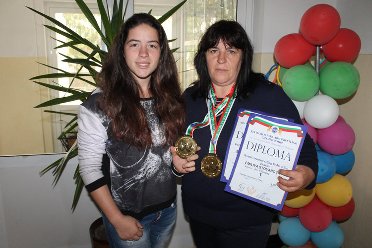 Емилия Стоянова с два медала по канадска борба