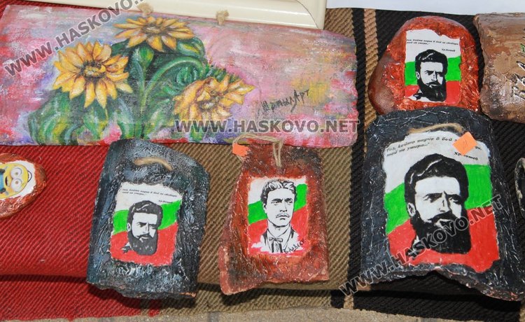 Димитровградчанка изработва уникални бижута от природни материали 