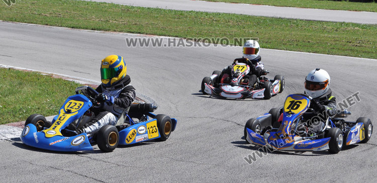 56 пилоти дават газ на републиканското по картинг край Хасково