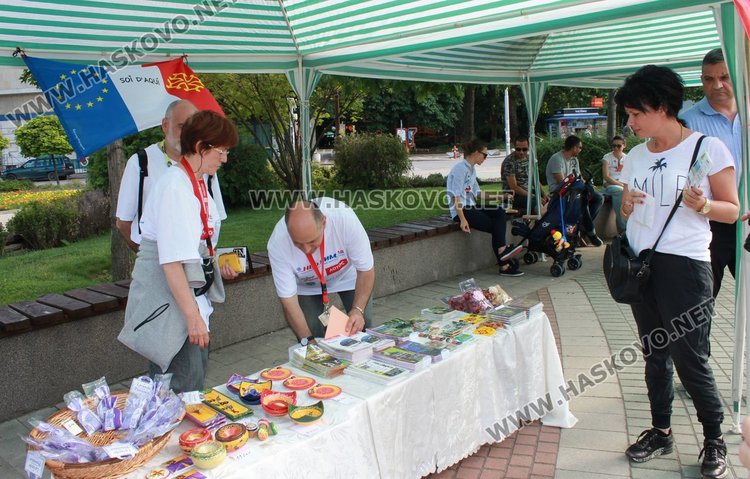 Димитровградчанка изработва уникални бижута от природни материали 
