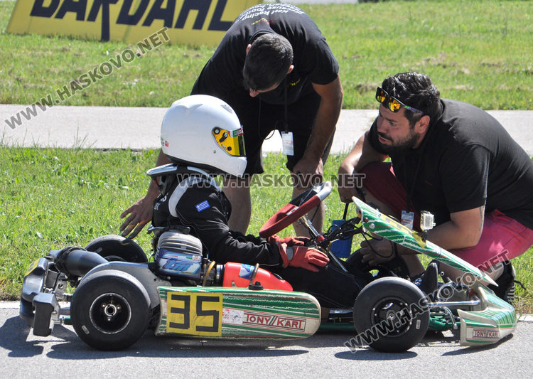 56 пилоти дават газ на републиканското по картинг край Хасково