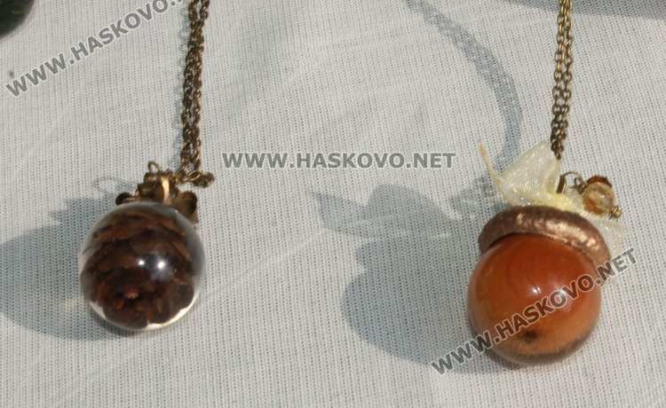 Димитровградчанка изработва уникални бижута от природни материали 