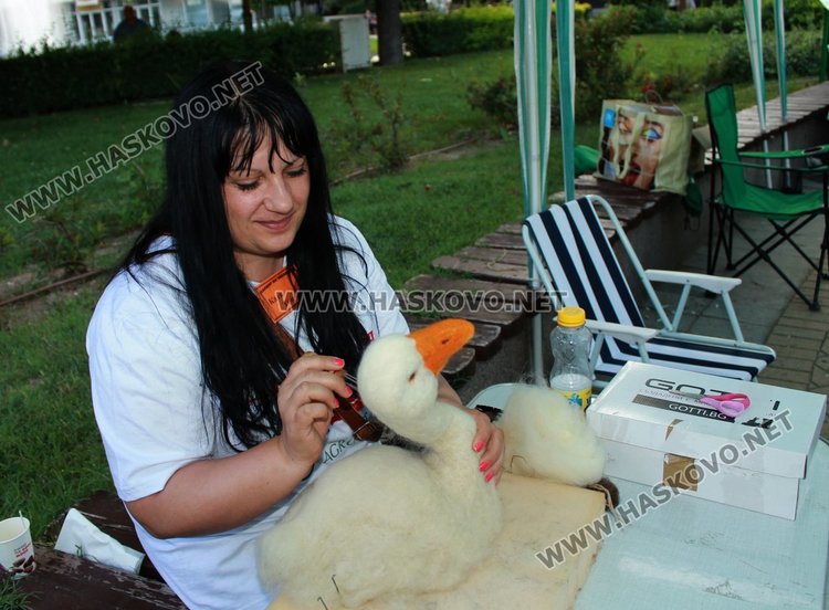 Плъстене на вълна и творбите на Катя от Димитровград