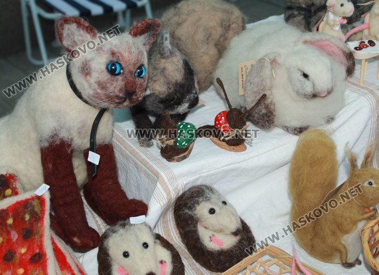 Димитровградчанка изработва уникални бижута от природни материали 