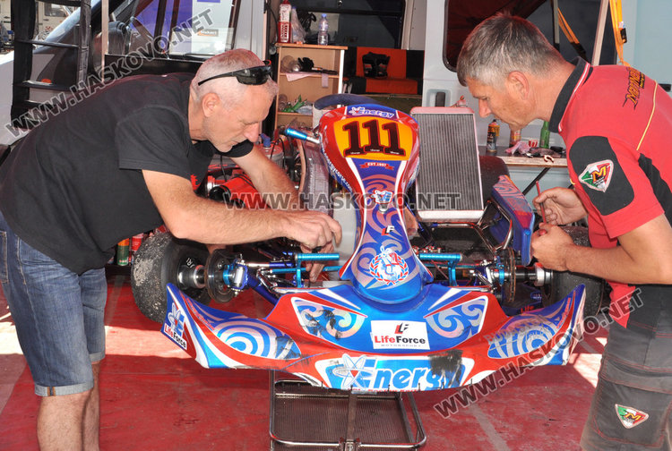 56 пилоти дават газ на републиканското по картинг край Хасково