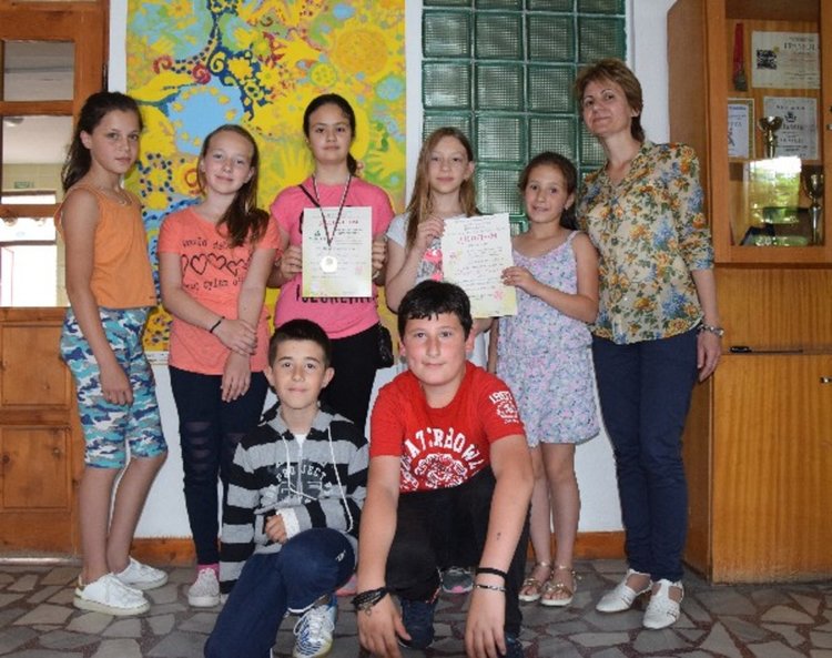 Отличия за школата по "Етнография и Краезнание" към ОДК