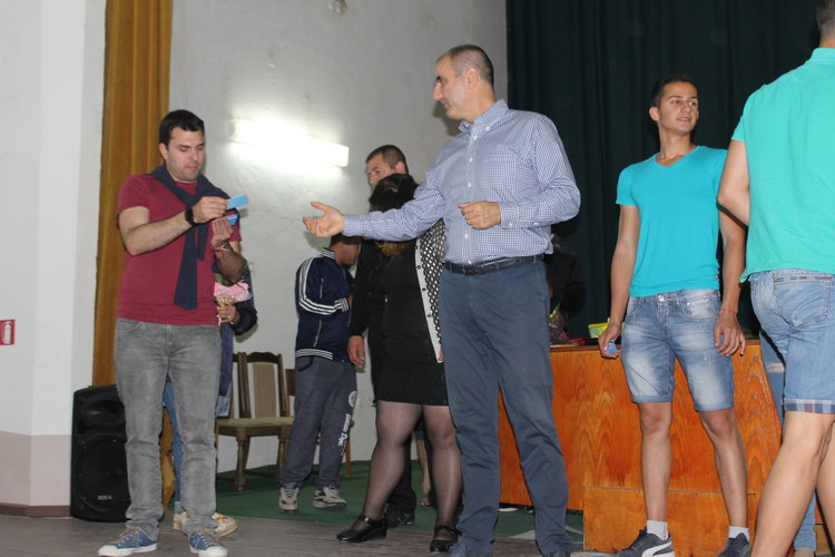 Цветан Цветанов в село Бенковски:  ГЕРБ е с протегната ръка към всеки жител на област Кърджали 