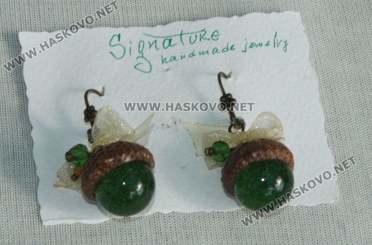 10 дни отнема изработката на обеци на Антония