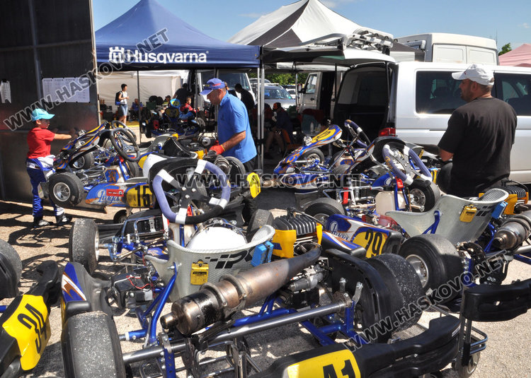 56 пилоти дават газ на републиканското по картинг край Хасково