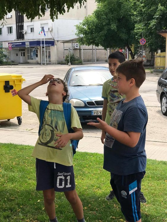 Спинерджии завъртяха играчките си