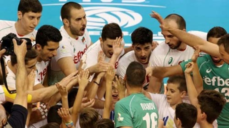 Петър Петров от Арда тренира с националите под 17 години за Европейското по волейбол