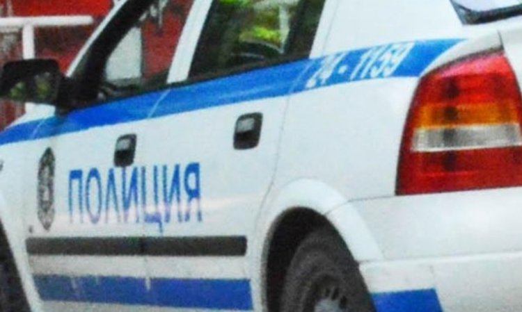 Двама пловдивски полицаи в ареста за 72 часа за грабеж  