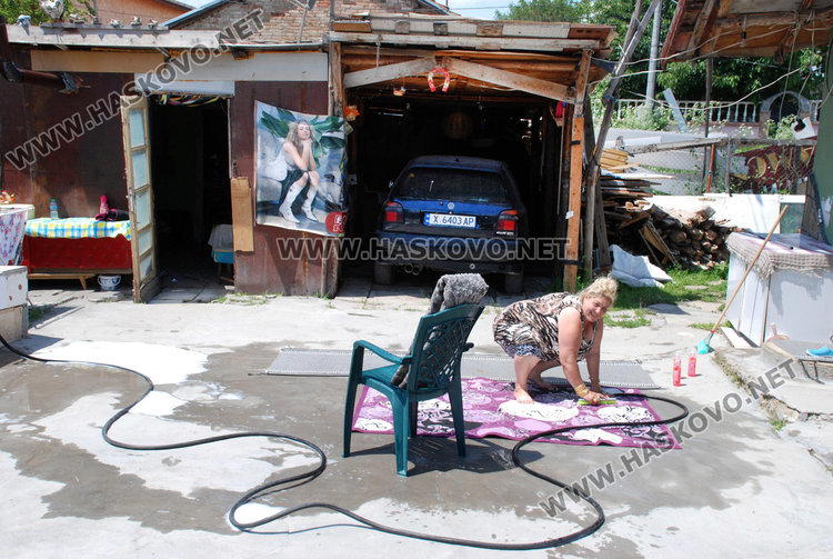 В Република залагат злато да си платят водата, ВиК прати багери в квартала