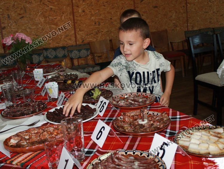 Избраха най-добър майстор на пуската в димитровградското село Ябълково