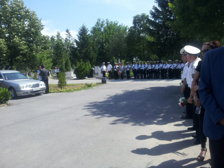 Колеги, близки и приятели изпратиха майор Георги Анастасов