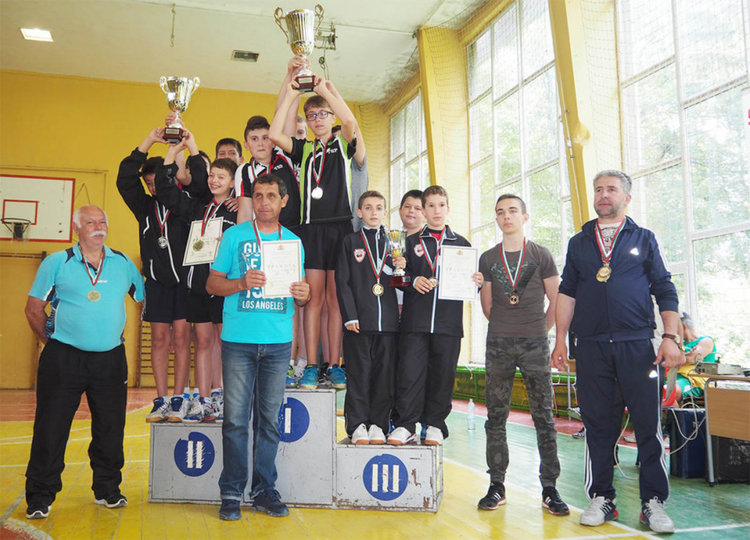 Момичетата от Ардино спечелиха турнира по тенис на маса в Разград