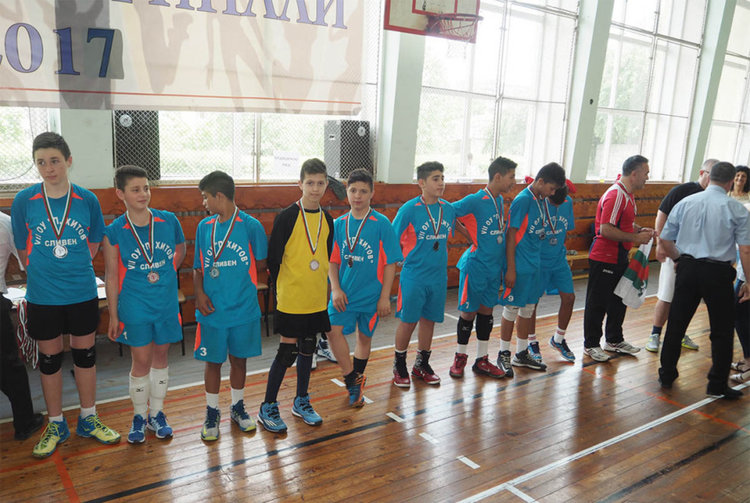Оспорван финал на турнира по волейбол от „Ученически игри 2017“, купата тръгна за Кърджали