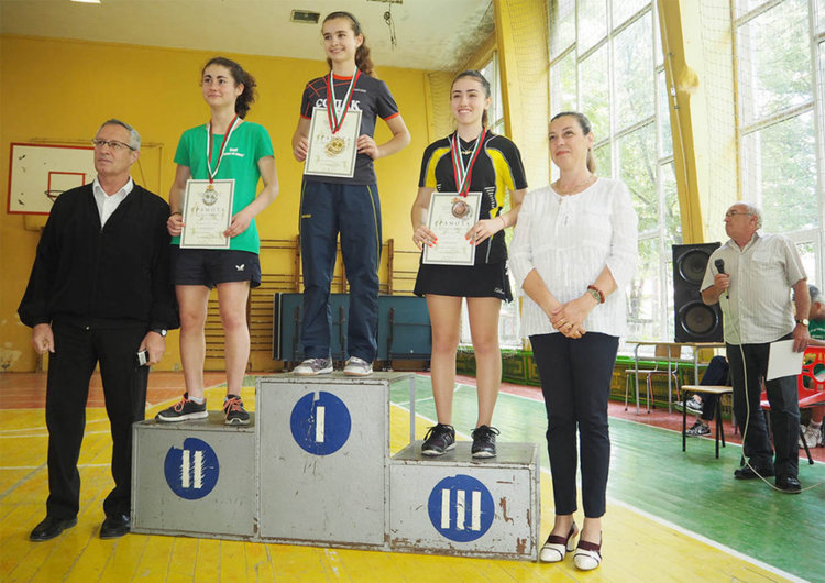 Момичетата от Ардино спечелиха турнира по тенис на маса в Разград