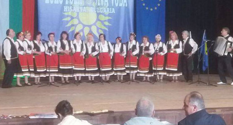 Певици и танцьорки от общината влязоха в световна ранг листа