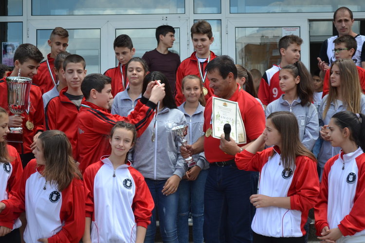 „Славейков“ отчита постижение, достойно за Гинес