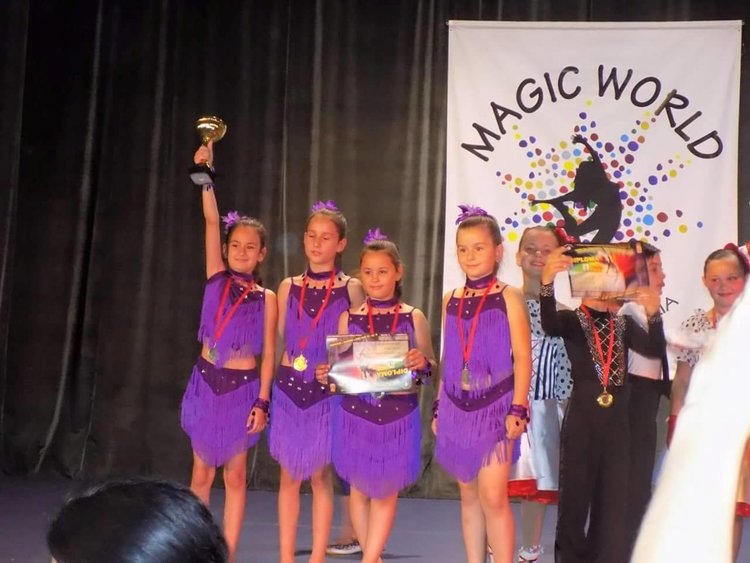  Димитровградски момичета с награди от „Вълшебен свят“ 