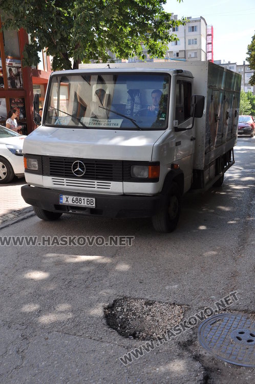 Дупки зейнаха пред блок 22 в „Орфей“