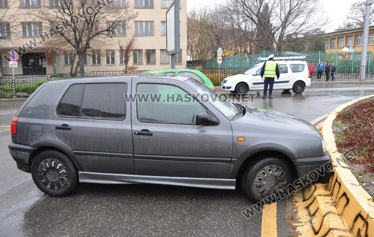 Катастрофа от 6 декември 2012-а, на снимката ясно се вижда знакът "спирането забранено", който според общината не съществува