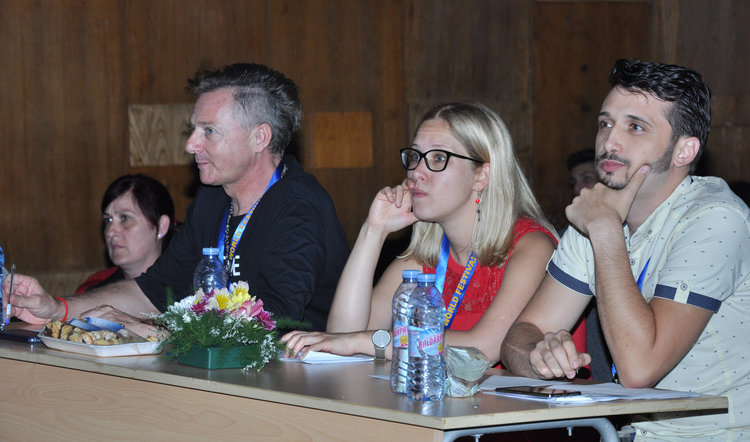  Димитровградски момичета с награди от „Вълшебен свят“ 