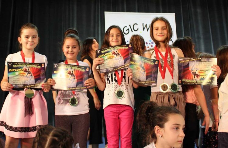  Димитровградски момичета с награди от „Вълшебен свят“ 