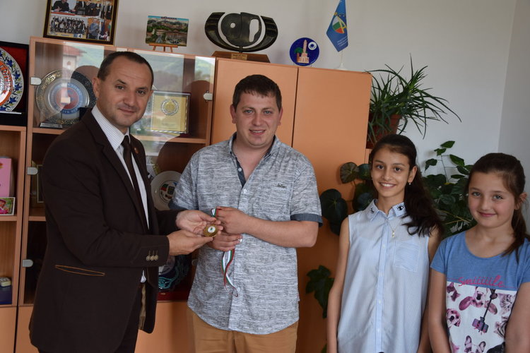 Сезгин Байрям награди златните тенисисти на „Юнак“