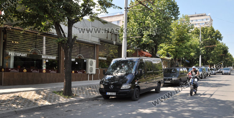 Знак “Спирането забранено” на “Раковски” изчезна. Според общината не го е имало