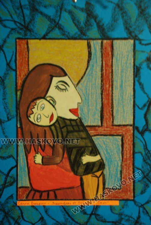 Изложба на ученици украси фоайето на училище “Смирненски“