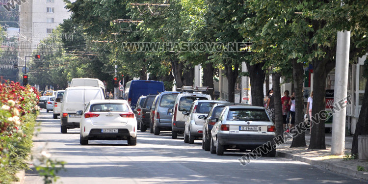 Знак “Спирането забранено” на “Раковски” изчезна. Според общината не го е имало