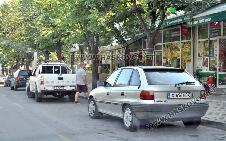 Общината върна забраненото паркиране по бул. "Раковски"