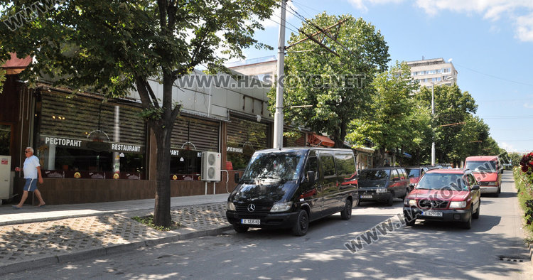 Знак “Спирането забранено” на “Раковски” изчезна. Според общината не го е имало